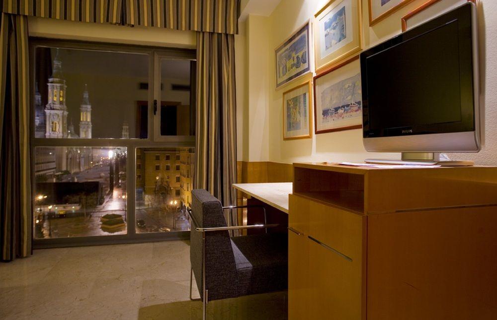 Nh Ciudad De Zaragoza Hotell Exteriör bild