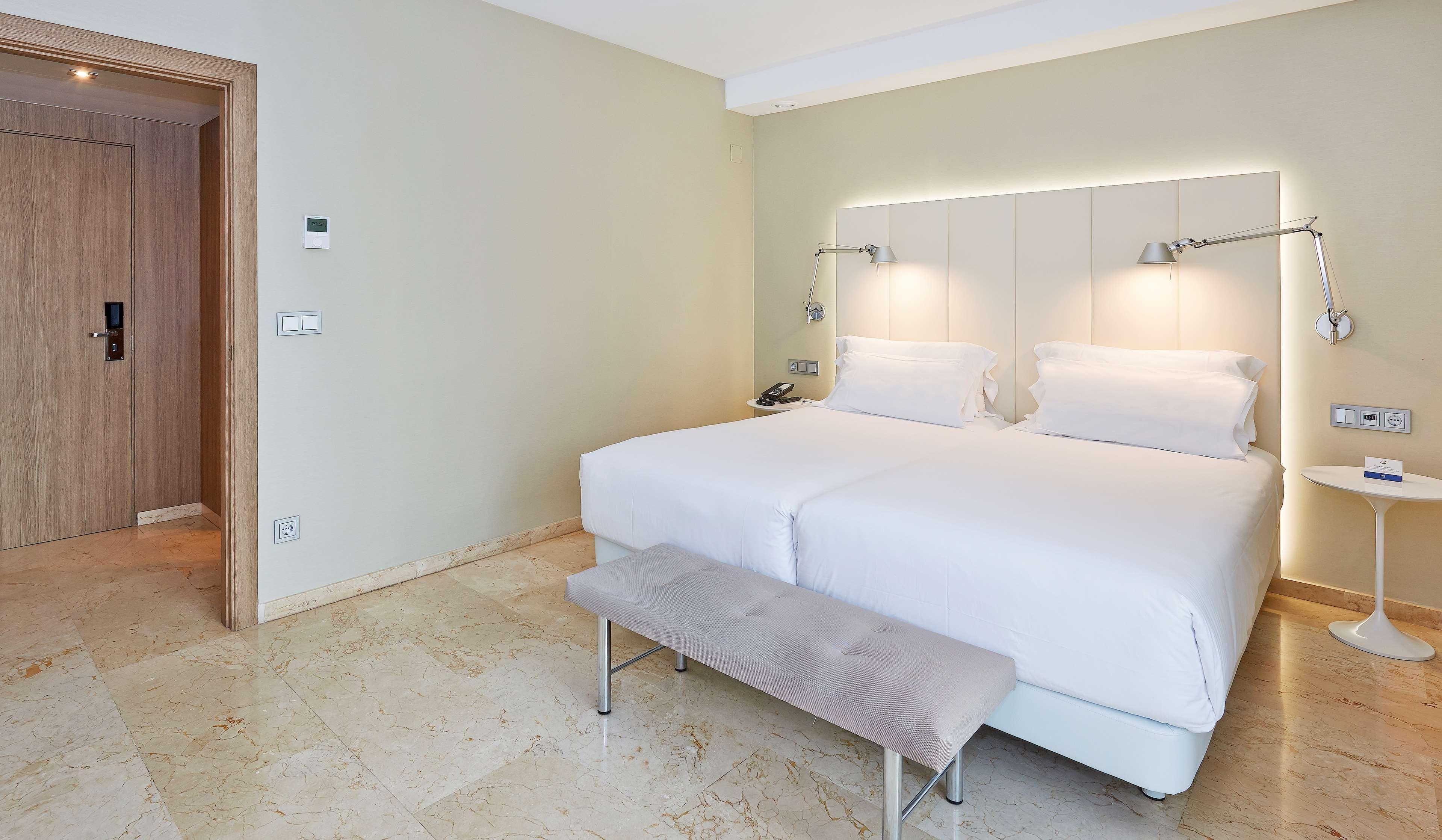 Nh Ciudad De Zaragoza Hotell Exteriör bild