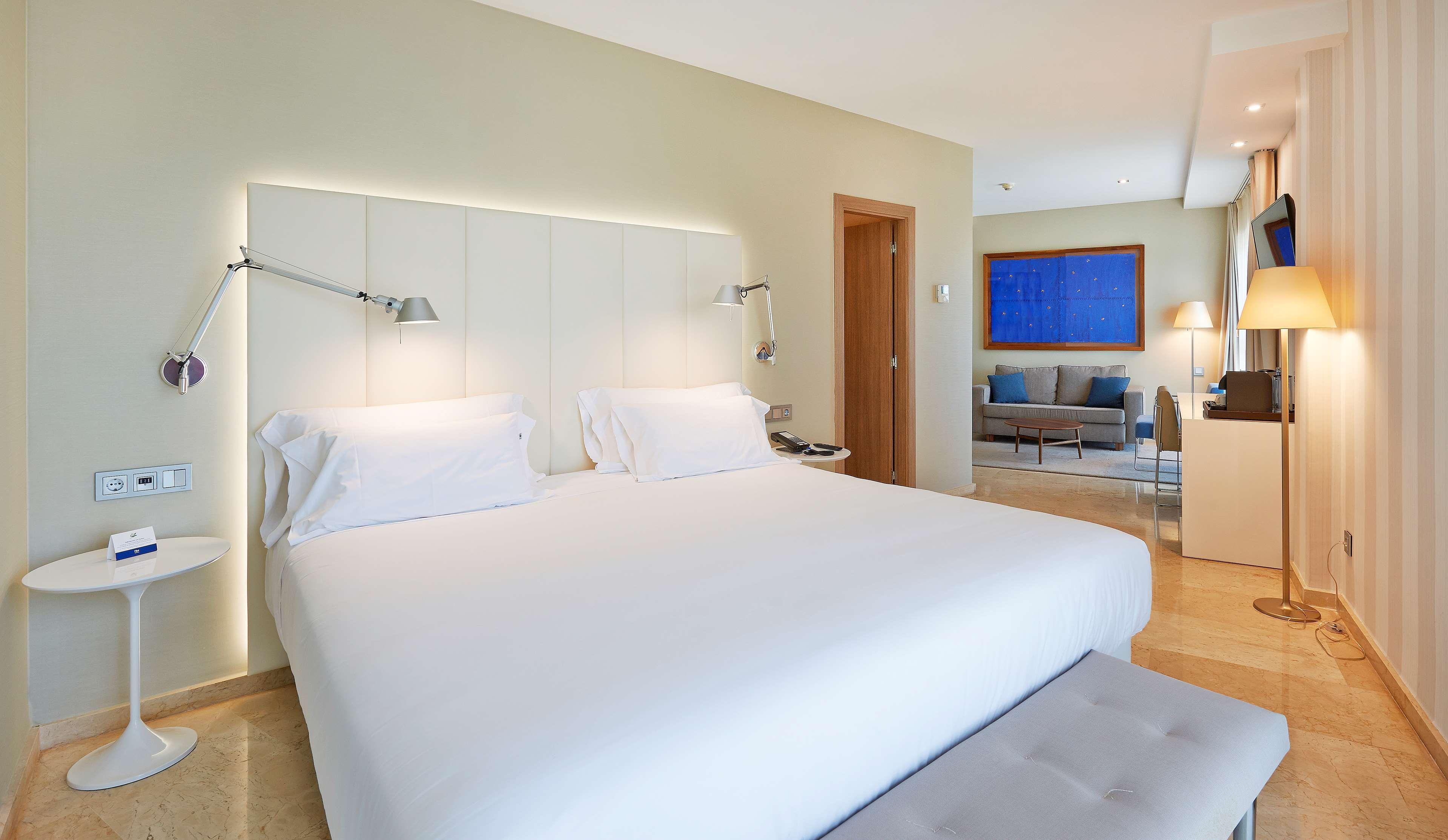 Nh Ciudad De Zaragoza Hotell Exteriör bild