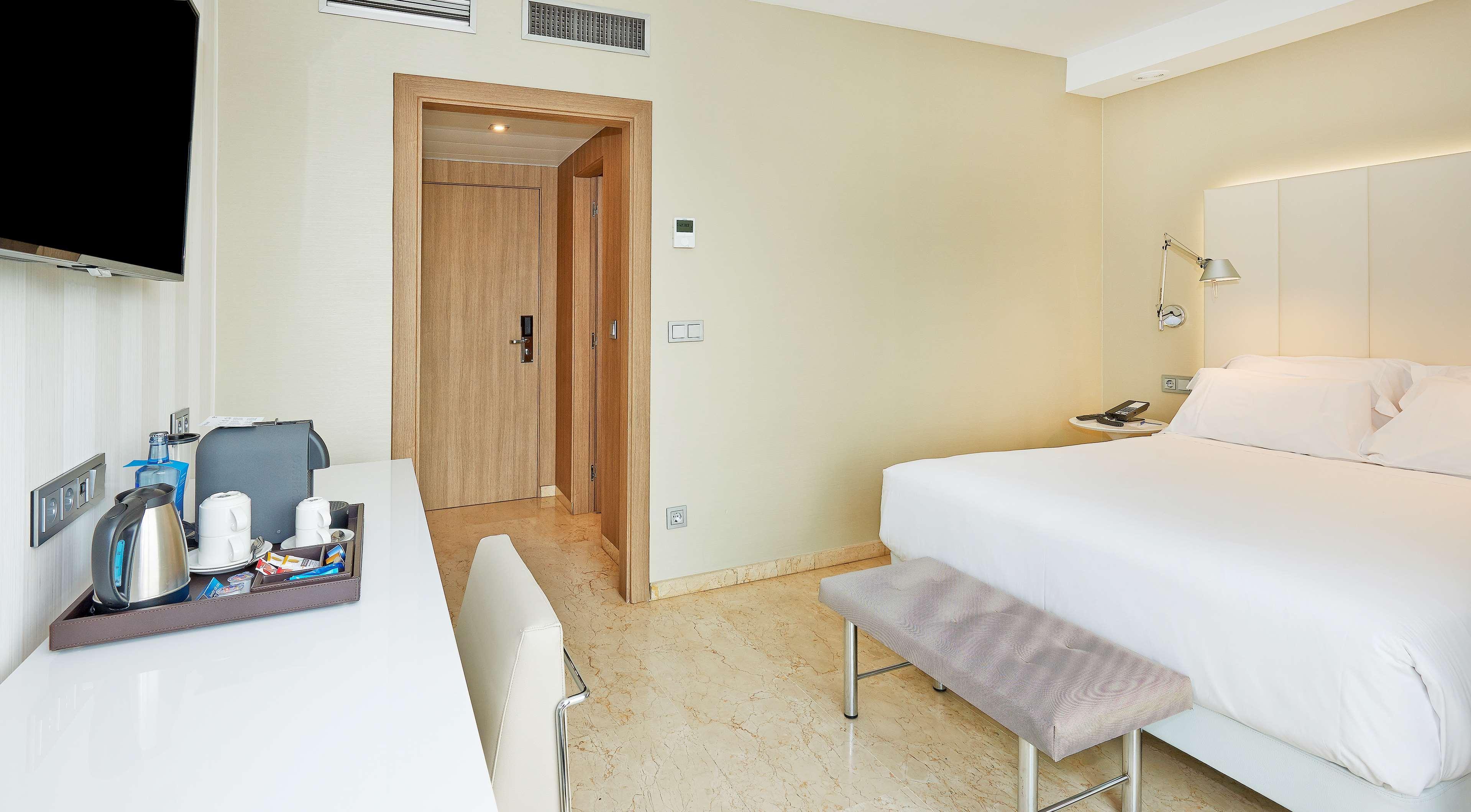 Nh Ciudad De Zaragoza Hotell Exteriör bild