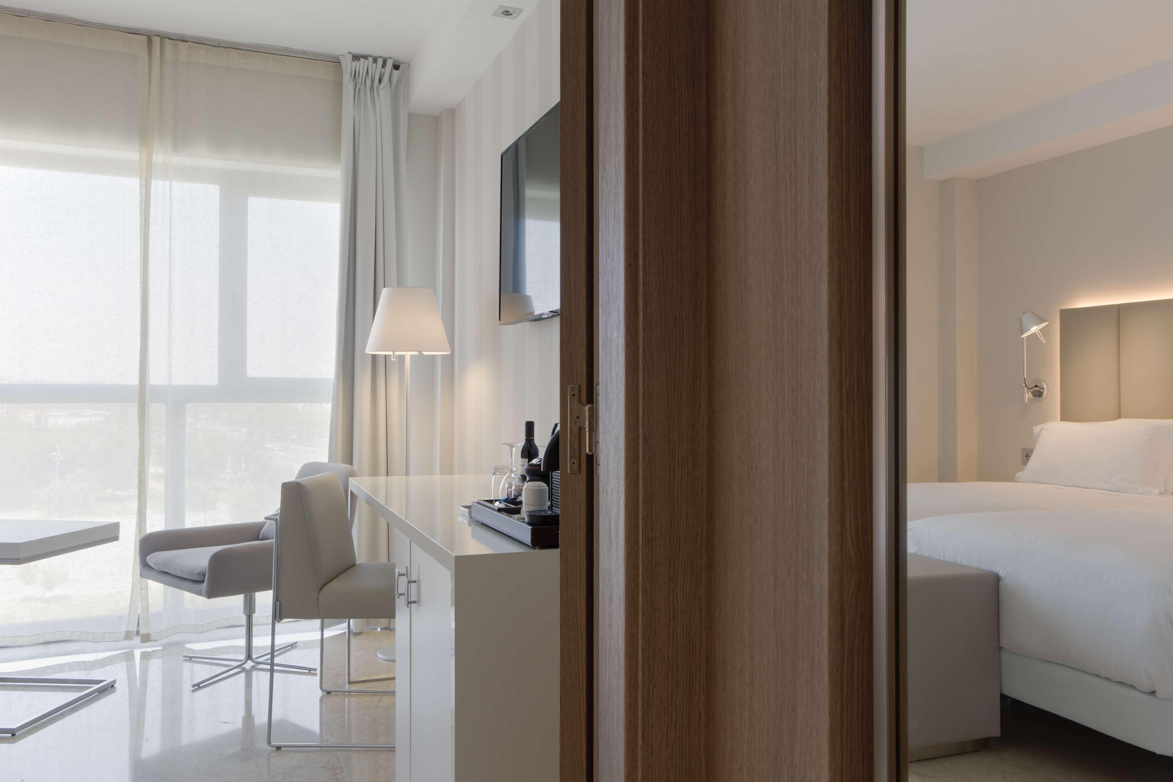 Nh Ciudad De Zaragoza Hotell Exteriör bild