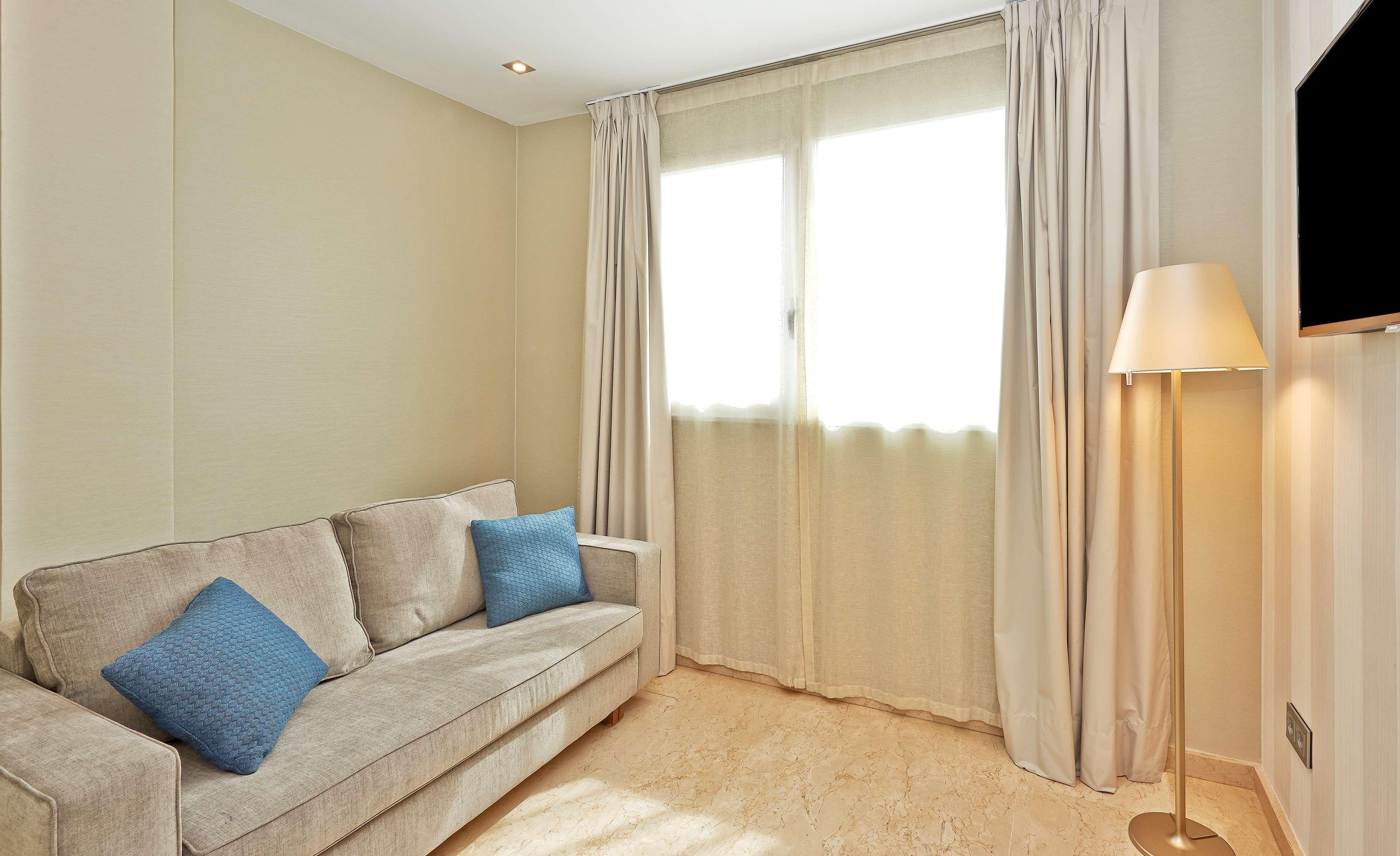 Nh Ciudad De Zaragoza Hotell Exteriör bild