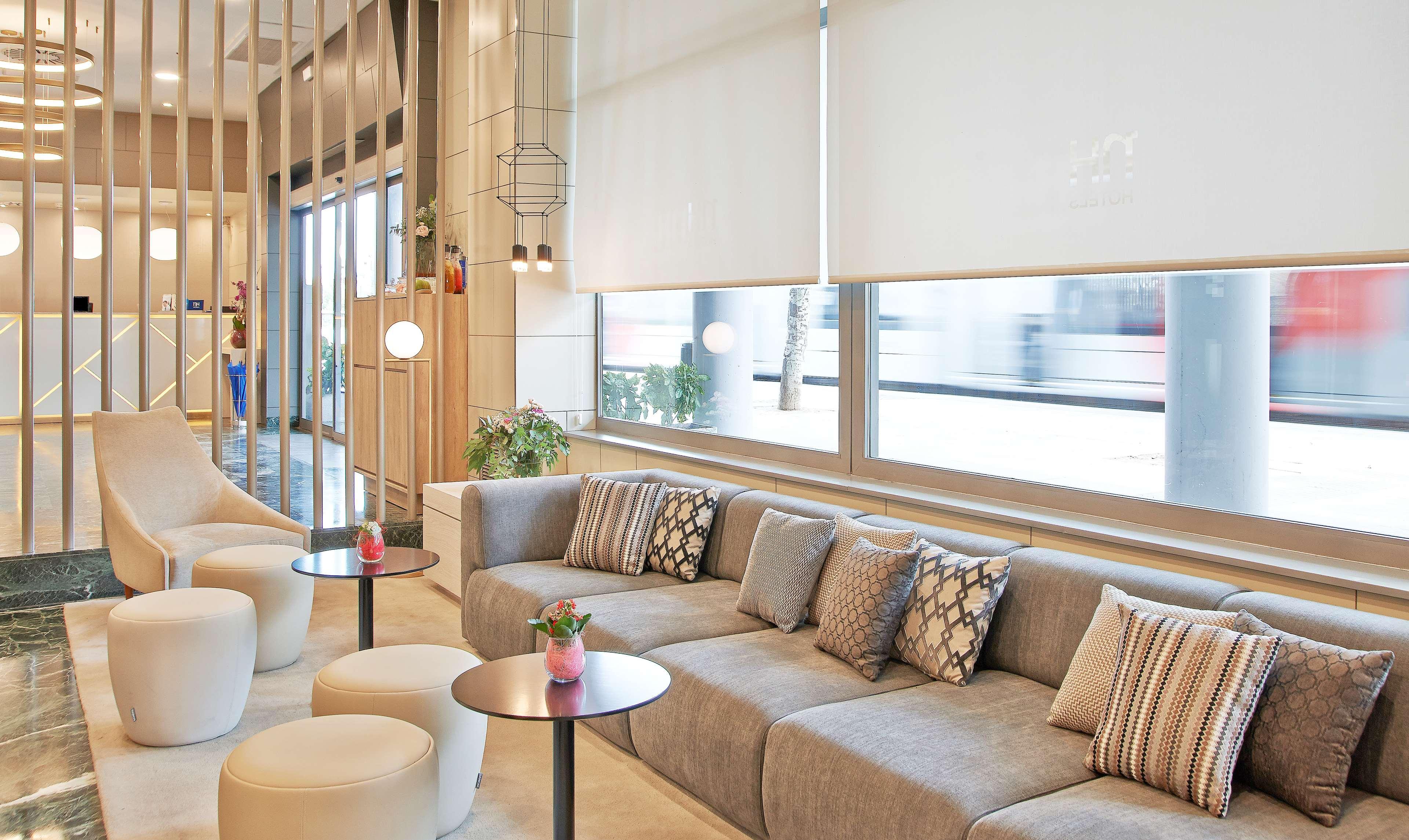 Nh Ciudad De Zaragoza Hotell Exteriör bild