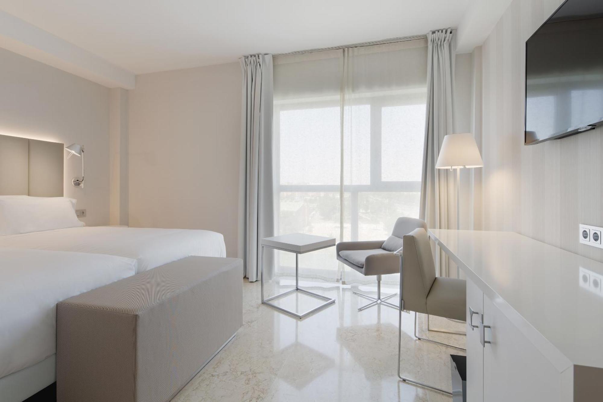 Nh Ciudad De Zaragoza Hotell Exteriör bild