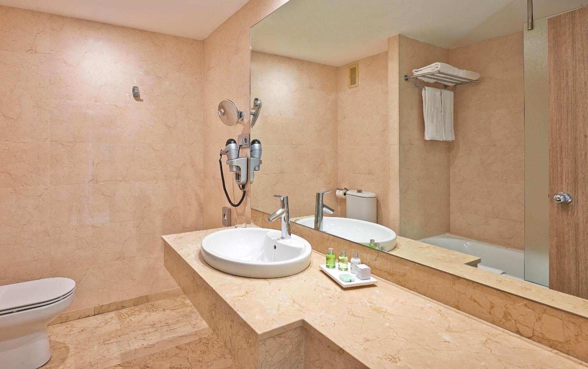 Nh Ciudad De Zaragoza Hotell Exteriör bild