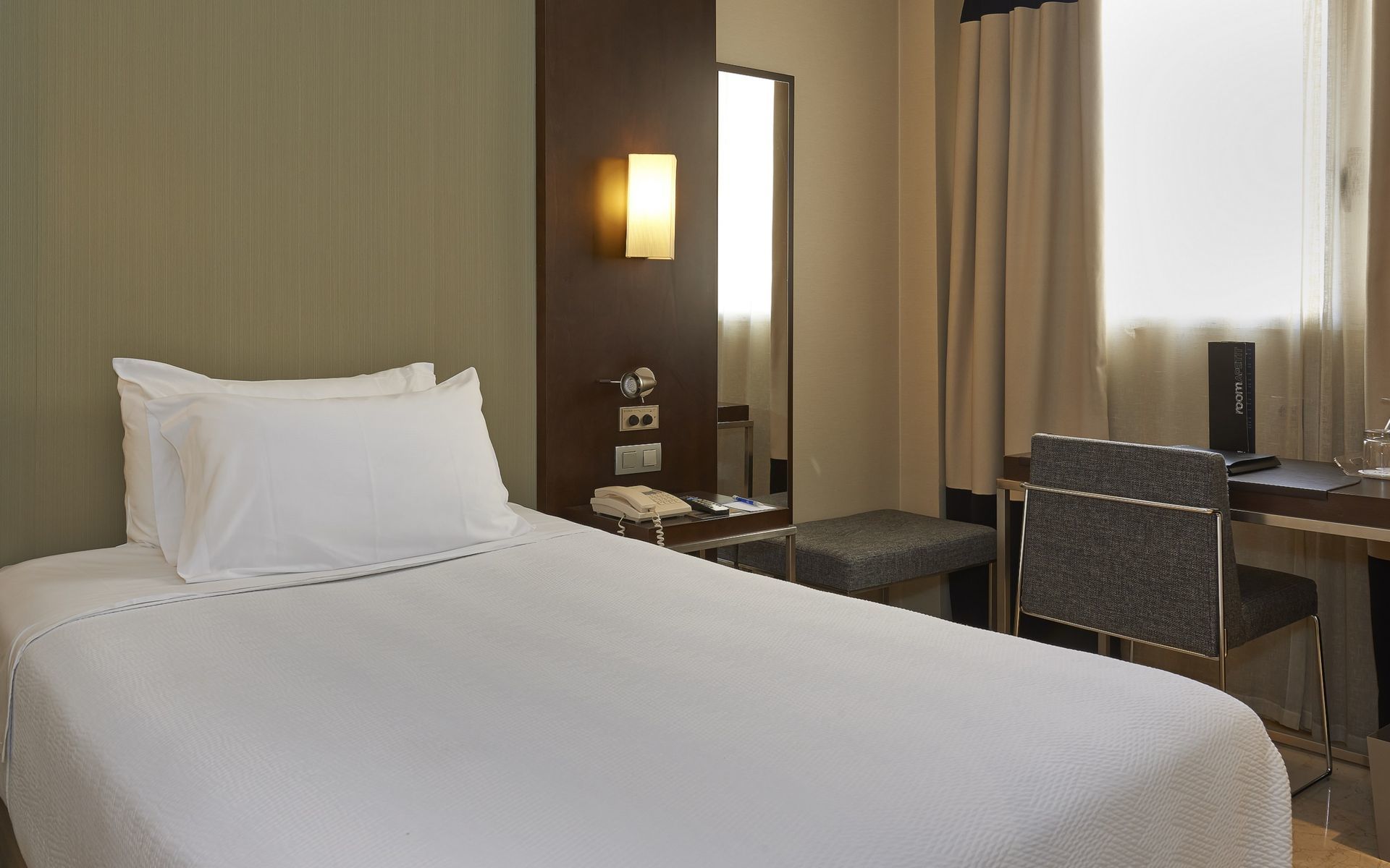 Nh Ciudad De Zaragoza Hotell Exteriör bild