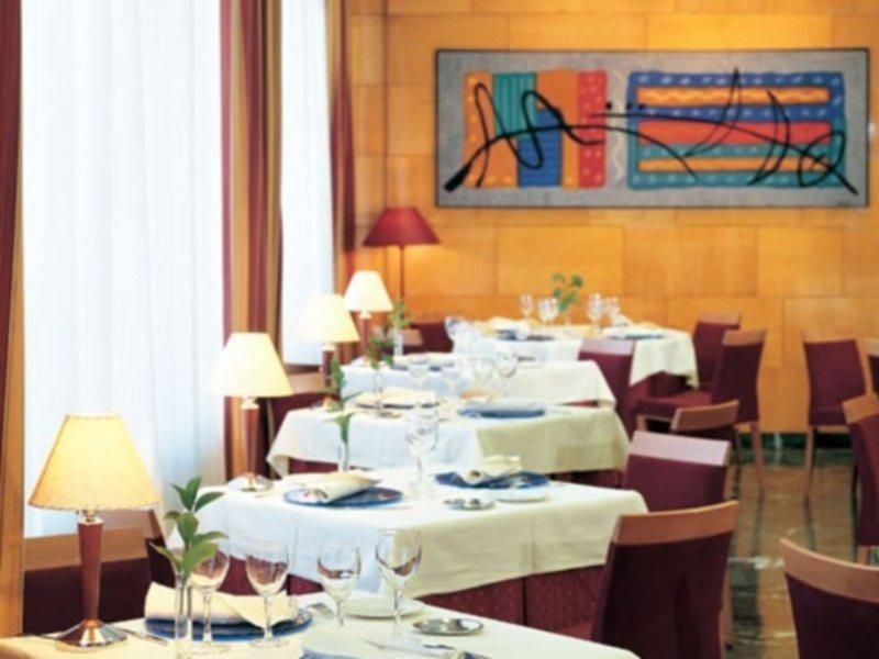 Nh Ciudad De Zaragoza Hotell Restaurang bild