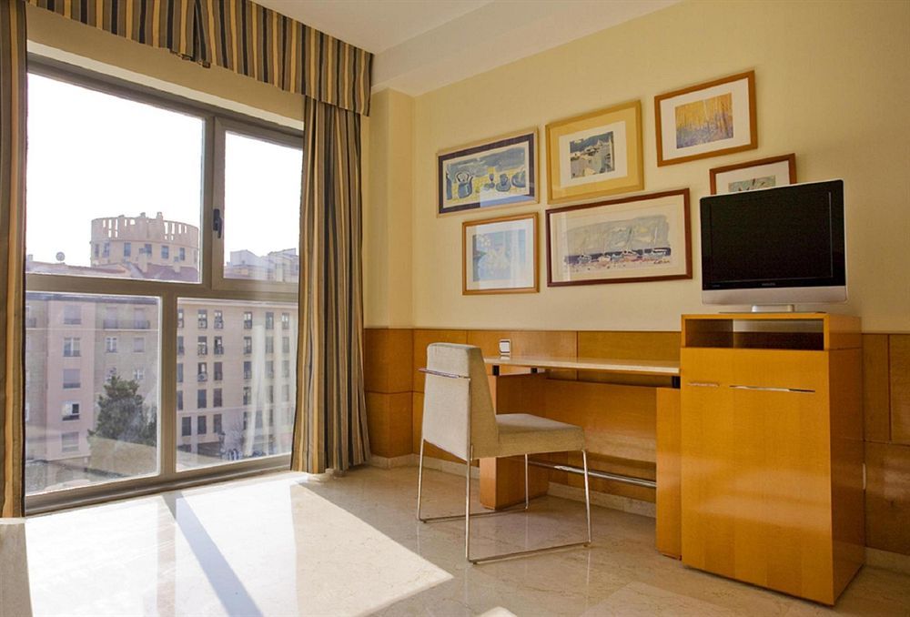 Nh Ciudad De Zaragoza Hotell Exteriör bild