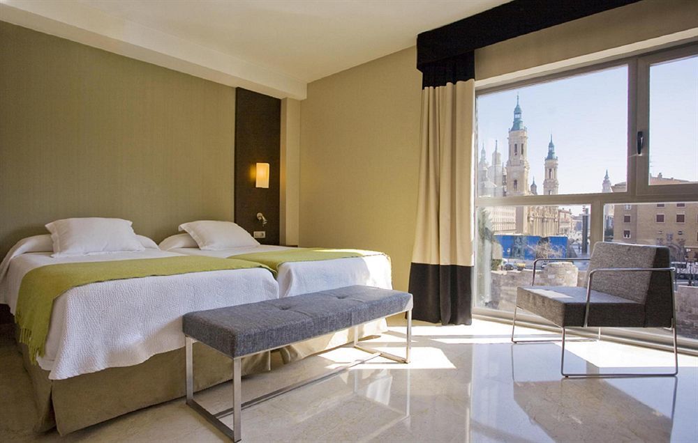 Nh Ciudad De Zaragoza Hotell Exteriör bild