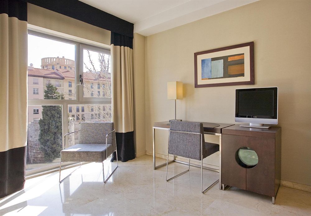 Nh Ciudad De Zaragoza Hotell Exteriör bild